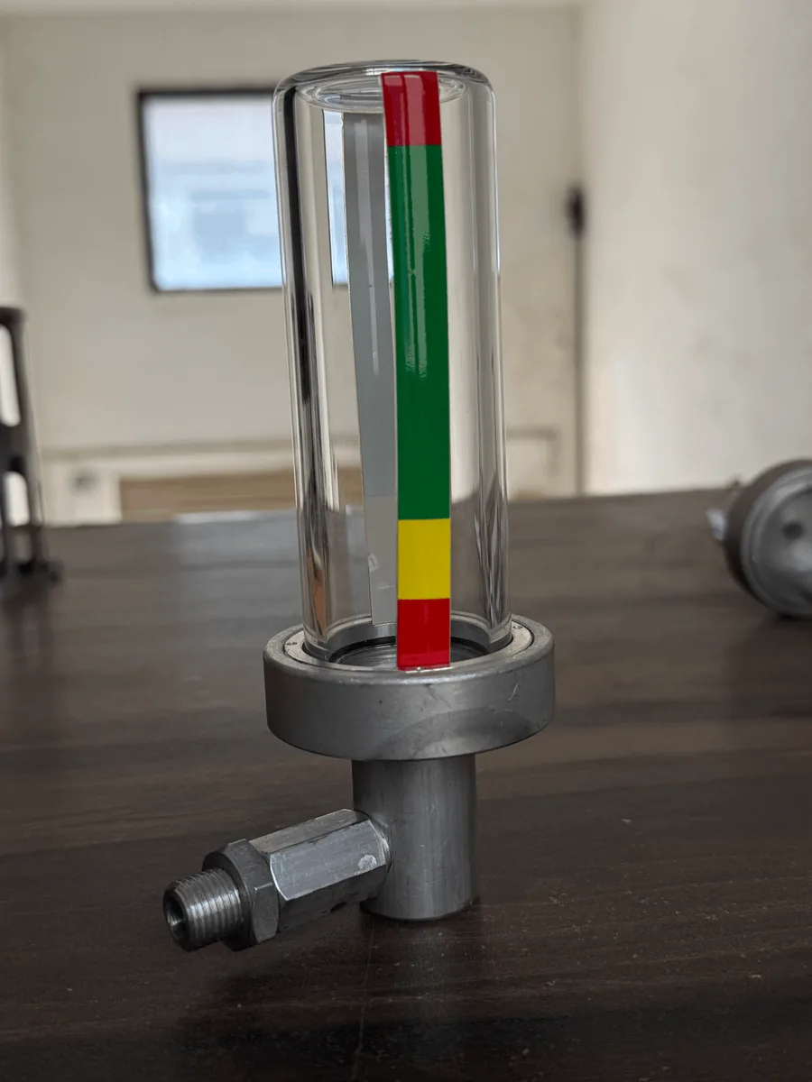 Constant Level Oiler with clear sight glass and oil level indicator
